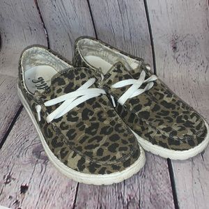 Gypsy jazz cheetah print sneakers